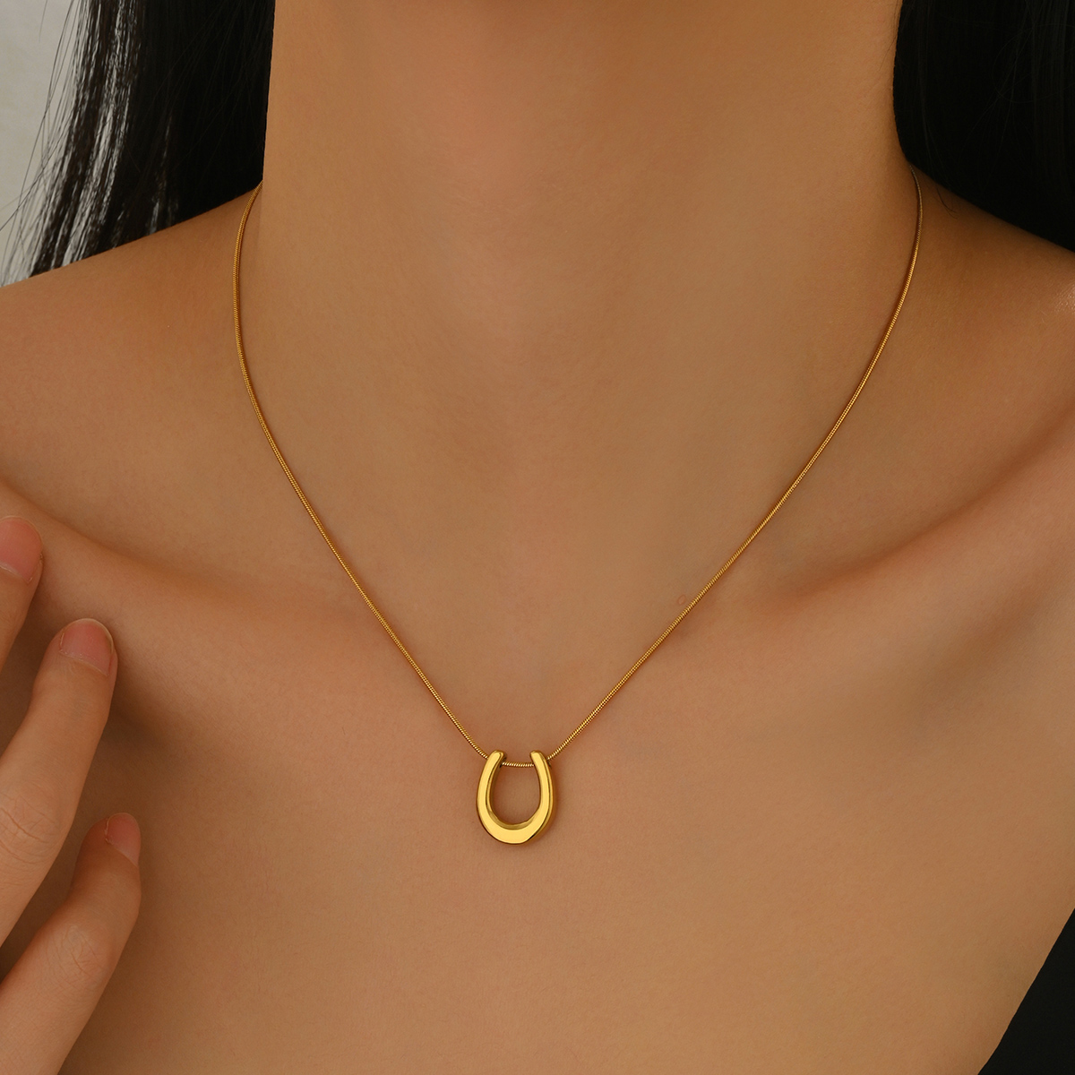 Lucky Horseshoe Pendant Necklace - Image 2