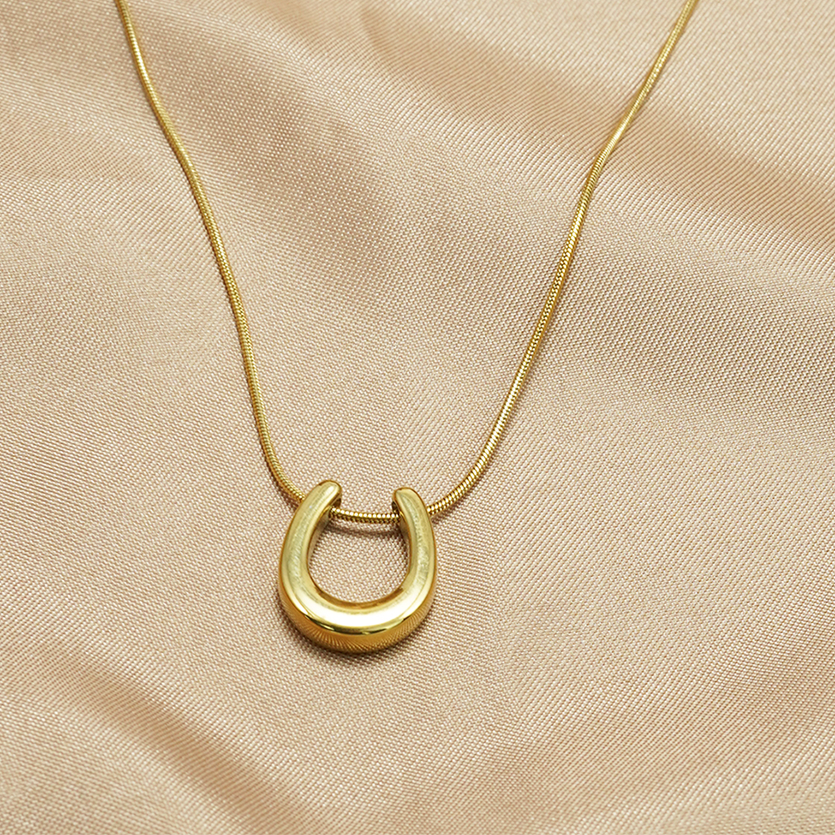 Lucky Horseshoe Pendant Necklace - Image 5